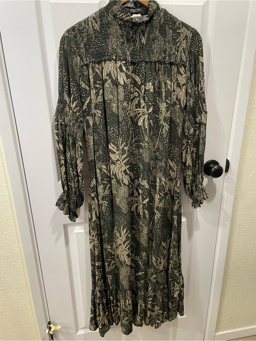 ✨ ROMA LABEL MAXI DRESS IN DARK FOREST PRINT ✨